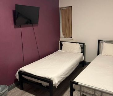Room in a Shared House, Tanner Street, IG11 - Photo 1