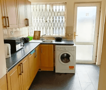 1 bedroom in a house share to rent - Photo 1