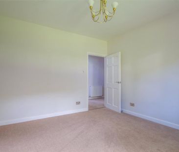 4 bedroom detached house to rent - Photo 3