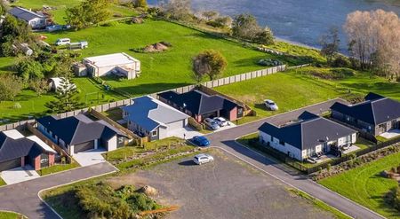 Great Location - Photo 5