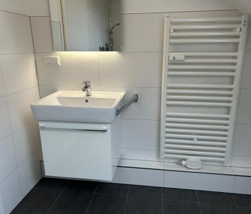 Wohnen in Vohwinkel. Schöne 2 Zi.-Dachgeschoss-Wohnung mit Küche, D... - Photo 3