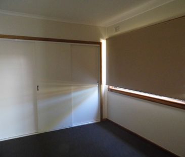 3 BEDROOM HOUSE IN THE HEART OF ALTONA - Photo 3