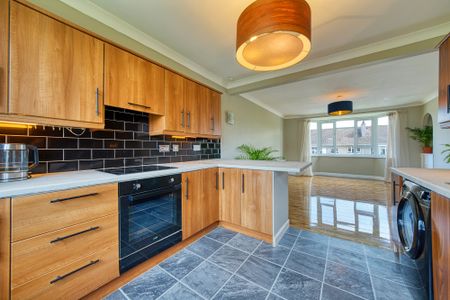 Flat 125, Castle Court, 4 Kings Drive - Photo 3