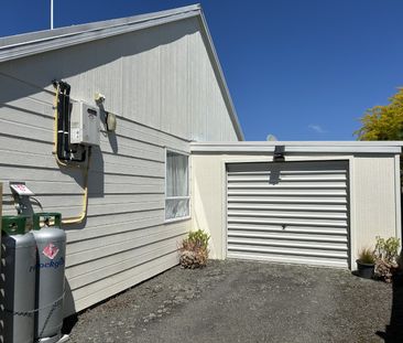 Cute Two Bedroom Unit Close to the Hospital - Photo 5