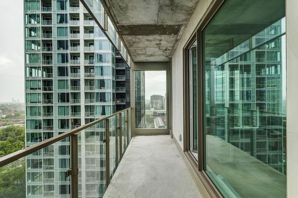 1051 Rue de la Montagne, Montréal (Ville-Marie), QC H3G - Photo 1