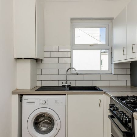 2 Bedroom Flat, Rutland Road, Hove - Photo 3