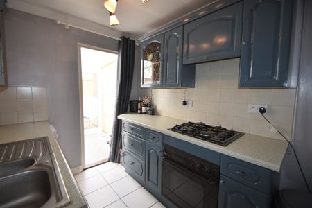 2 bedroom terraced house to rent - Photo 3