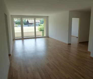 Tolle 4.5-Zimmerwohng im Hochparterre für Familien mit Spielplatz - Photo 1