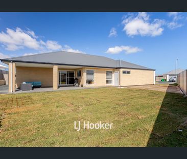 103 Grandite Fairway, Australind, WA 6233 - Photo 5