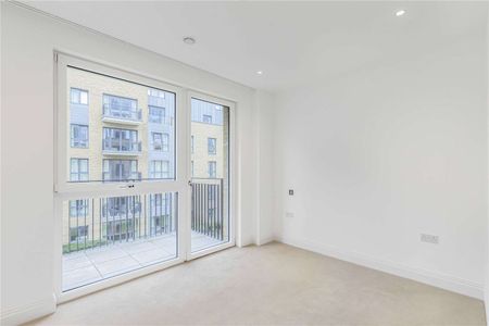 A contemporary three bedroom apartment in the popular Teddington Riverside development - Photo 3