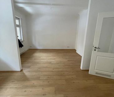 Renovierte 3-Zimmer-Wohnung in zentraler Lage ***Besichtigung: Dien... - Photo 3