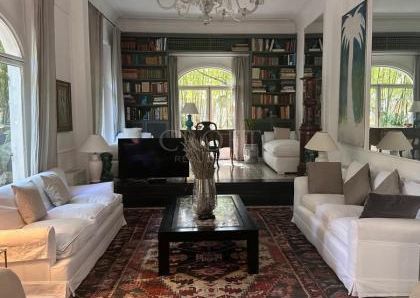 Villa-Parioli: Beautiful independent house with large private garden and terraces. Spacious living, formal dining, study-music room, sun room, 5 bedrooms, 4 bathrooms, parking. rif 163