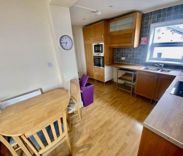 3 bedroom flat to rent - Photo 5