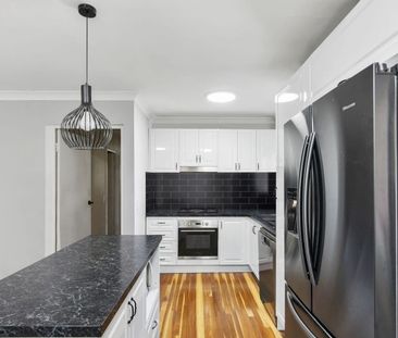 3-bedroom cutie with huge workshop/storage shed out back - Photo 4