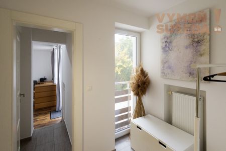 VYMEŇ SUSEDA! - VÝNIMOČNÝ 1 IZB. BYT S TERASOU A PREDZÁHRADKOU, DNV, BA IV - Photo 2