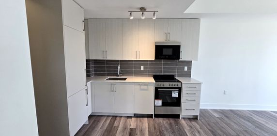 For Lease - 2075 King Road Unit# 351, King, Ontario - Photo 2