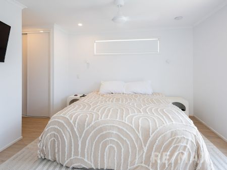 21 Cumberland Drive, Varsity Lakes QLD 4227 - House For Rent | Domain - Photo 4