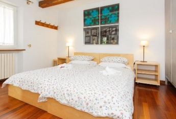 Center-Popolo: Modern, renovated 1 Bedroom, bath, kitchen. Parquet floors, bright, silent, located in beautiful villa near center, park, transport. Ref 847