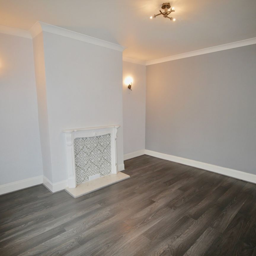 2 Bed End Terrace, Ilford Street, LS27 - Photo 1