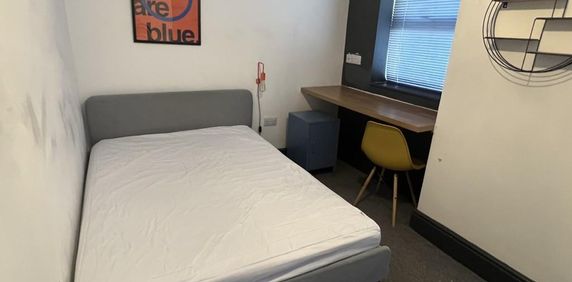 1 bedroom in a house share to rent - Photo 2