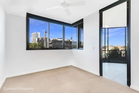 “LIVE IN THE HEART OF WEST END - MODERN APARTMENT CLOSE TO EVERYTHING YOU NEED” - Photo 4