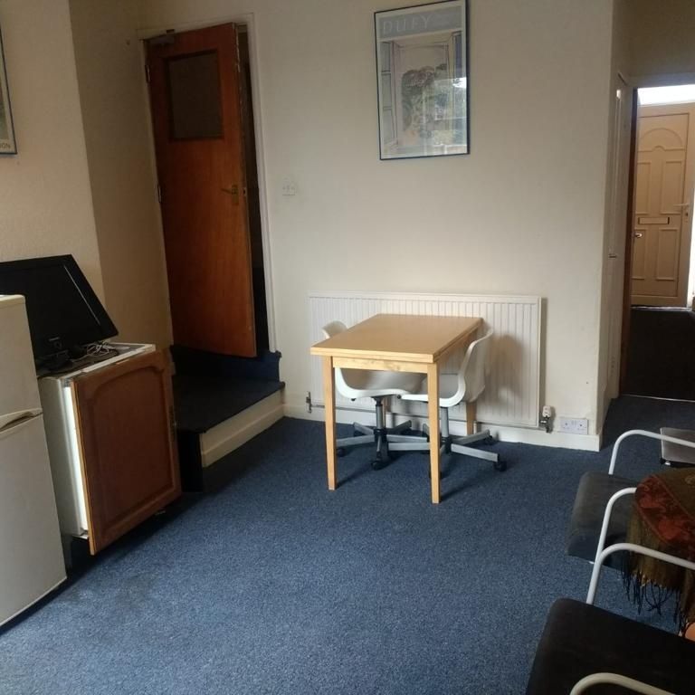 4 Bed Terraced House, Queens Road, NG9 - Photo 1