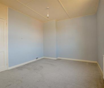 3 bedroom end of terrace house to rent - Photo 3