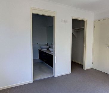 11 Gabrielle Court, Kallangur. - Photo 1