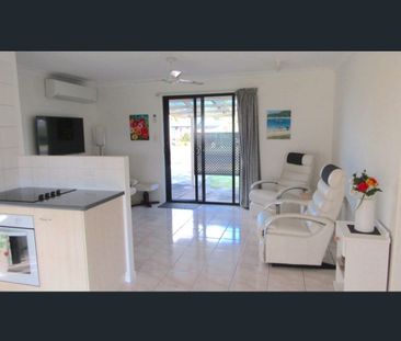 Immaculate 3 Bedroom Furnished Home - Photo 2