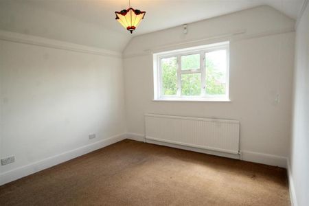 4 bedroom semi-detached house to rent - Photo 4