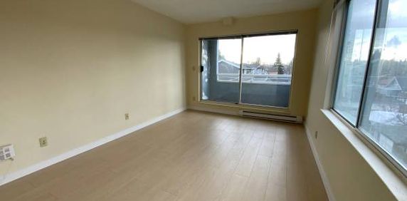 Spacious 1 bedroom, 1 bath - Photo 2