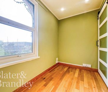 4 bedroom semi-detached house to rent - Photo 2