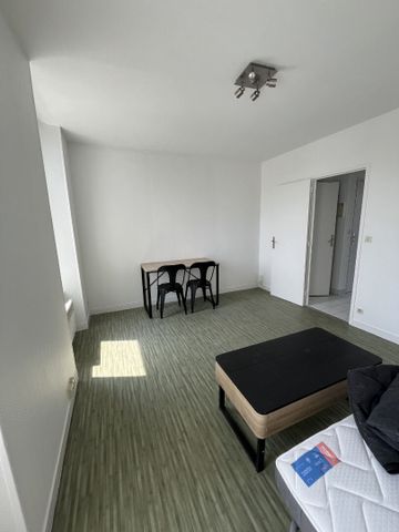 Location Appartement 1 pièce 28m² - Photo 2
