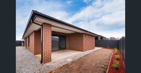 Modern home, offering comfortable living with low maintenance - Photo 3