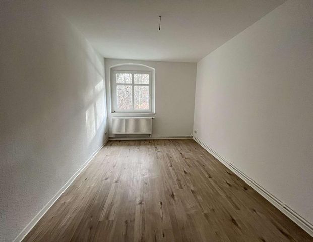 Helle Erdgeschosswohnung – mit Einbauküche und Pachtgarten auf Wunsch - Foto 1