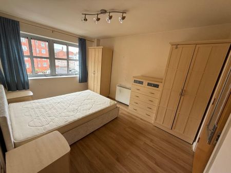 2 bedroom flat to rent - Photo 3