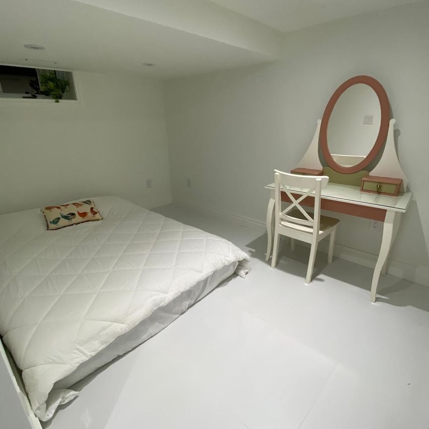 For Lease - 19 Teddington Park Avenue, Toronto, Ontario - Photo 1