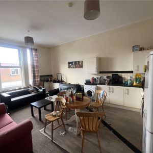 4 bedroom apartment to rent Lake Road, Portsmouth, PO1 - Photo 2