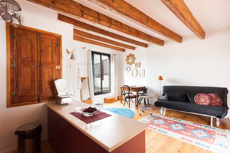 Lovely studio apartment with a terrace close to Las Ramblas - Photo 3