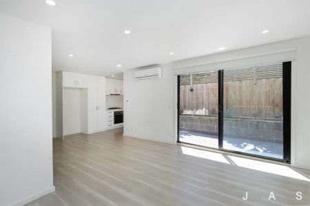 “Contemporary Comfort in the Heart of West Footscray” - Photo 3