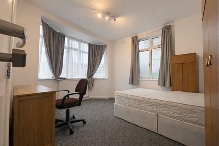 1 bedroom in a house share to rent - Photo 4