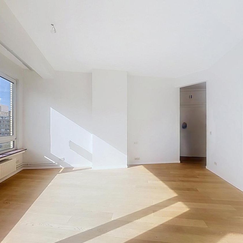 Flagey Square – Bright renovated 2-bedroom apartment - Photo 1