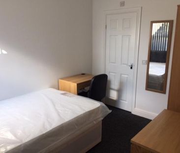 5 bedroom terraced house to rent - Photo 3