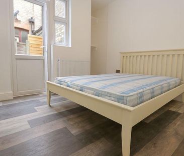 3 bedroom flat to rent - Photo 3