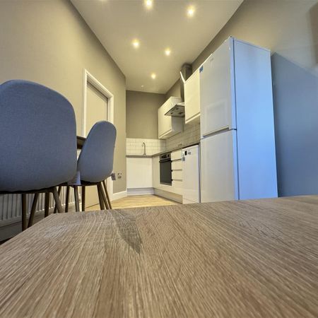 2 bedroom apartment to rent - Photo 4