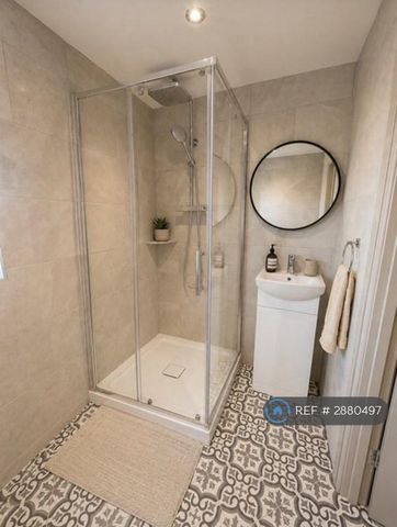 1 bedroom in a house share to rent - Photo 5