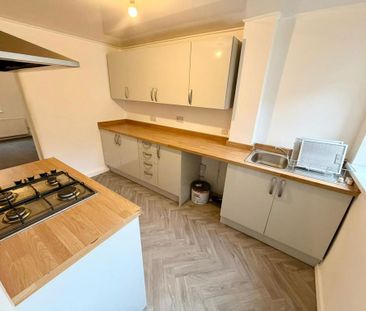 2 bedroom terraced house to rent - Photo 4