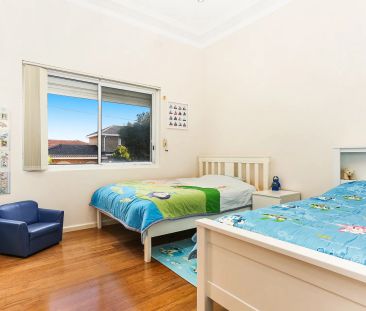 Available Now | Spacious family home near Strathfield Park - Photo 3