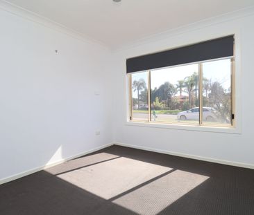 12 Bamarook Crescent Glenfield Park NSW - Photo 6