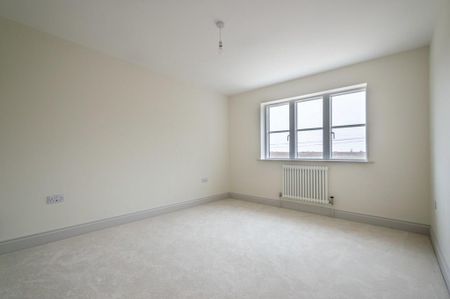 4 bedroom detached house to rent - Photo 4